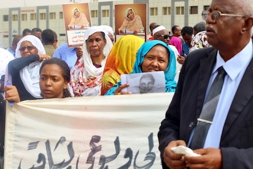 hoa-politicalscene.com/invitation-to-comment33.html - Invitation to Comment 33: Sudanese women masses in the funeral of the Sudanese Communist leader Fatima Ahmed Ibrahim